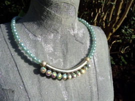 Pastelblauwe glasparel trouwketting en ornament met AB glans