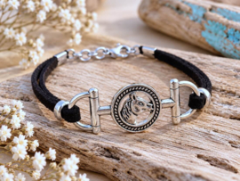 Zwart Armbandje met Paardconnector