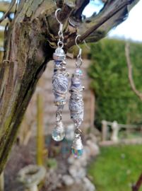 Brocante oorbellen in lavendel en zilver