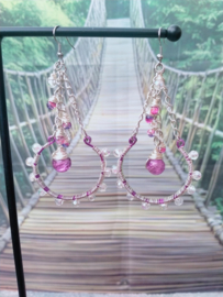 Paars en zilverkleurige flat wire oorbellen met AB en strass