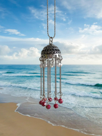 Handgemaakte Tibetaanse ketting met rode glas rondellen