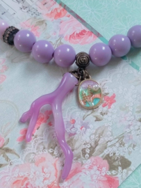 Lila ketting met bronzen kralen