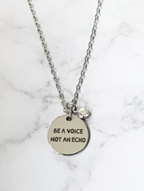 Korte Quote Ketting "Be A Voice, Not An Echo"