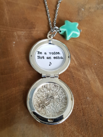 Medaillon Ketting "Be A Voice, Not An Echo"