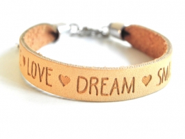 Leren Tekst Armband "Smile Love Dream" Camel