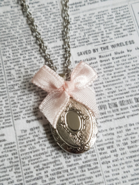 Medaillon Ketting "Small Locket" Met Of Zonder Strikje