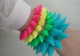 Armband "Coloured Spikes"