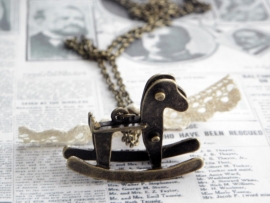 Ketting "La(n)ce, The Rockin` Horse" met strik