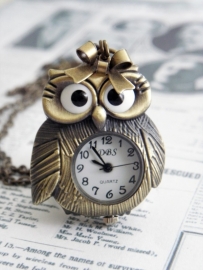 Uil Ketting "Mrs. Featherly Owl" met klokje