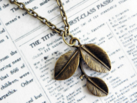 Ketting "Triple Leaf" met blad