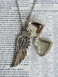 Medaillon Ketting "On The Wings Of Love"