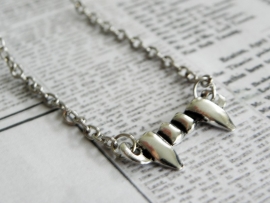 Vampire Diaries Ketting "Vampire Fangs"