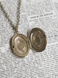 Medaillon Ketting "Small Locket" Met Of Zonder Strikje