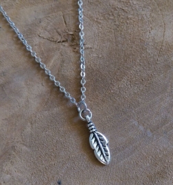 Ketting "Tiny Feather"
