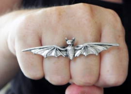 Two Finger Ring "Bad Bat" Zilverkleurig
