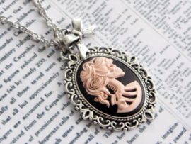 Ketting "Dead Pink Lolita" met camee