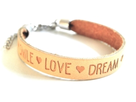 Leren Tekst Armband "Smile Love Dream" Camel