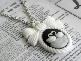 Camee Ketting "Swans in Love"