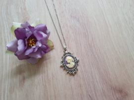 Camee Ketting "Purple Lady"