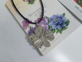 Ketting "Large Silver Flower" Kies zelf de lengte / Keuze uit echt leren ketting of stainless steel ketting