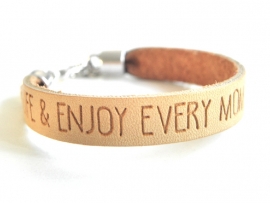 Leren Tekst Armband "Love Life" Camel