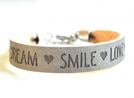 Leren Tekst Armband "Smile Love Dream" Grijs