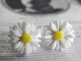 Oorstekers "White Daisy"