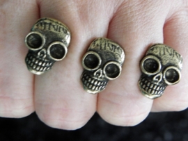 Two Finger Ring "Three Skulls"