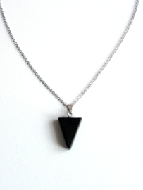 Ketting "Black Stone Triangle"