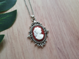 Camee Ketting "Wine Red Lady"