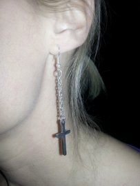 Kruis Oorbellen "Cross On A Chain"