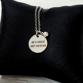 Korte Quote Ketting "Be A Voice, Not An Echo"