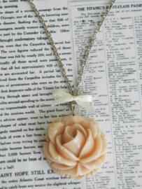 Ketting "Nude Flower" met Grote Roos en Strikje