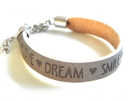 Leren Tekst Armband "Smile Love Dream" Grijs