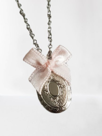 Medaillon Ketting "Small Locket" Met Of Zonder Strikje