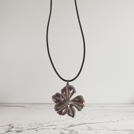 Ketting "Large Silver Flower" Kies zelf de lengte / Keuze uit echt leren ketting of stainless steel ketting