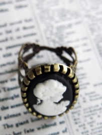 Camee Ring "Lady Cameo in Black"