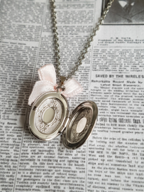 Medaillon Ketting "Small Locket" Met Of Zonder Strikje