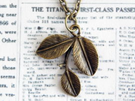 Ketting "Triple Leaf" met blad