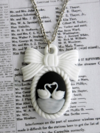 Camee Ketting "Swans in Love"