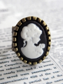 Camee Ring "Lady Cameo in Black"