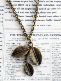 Ketting "Triple Leaf" met blad