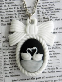 Camee Ketting "Swans in Love"