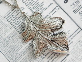 Ketting "Big Leaf" met groot herfstblad