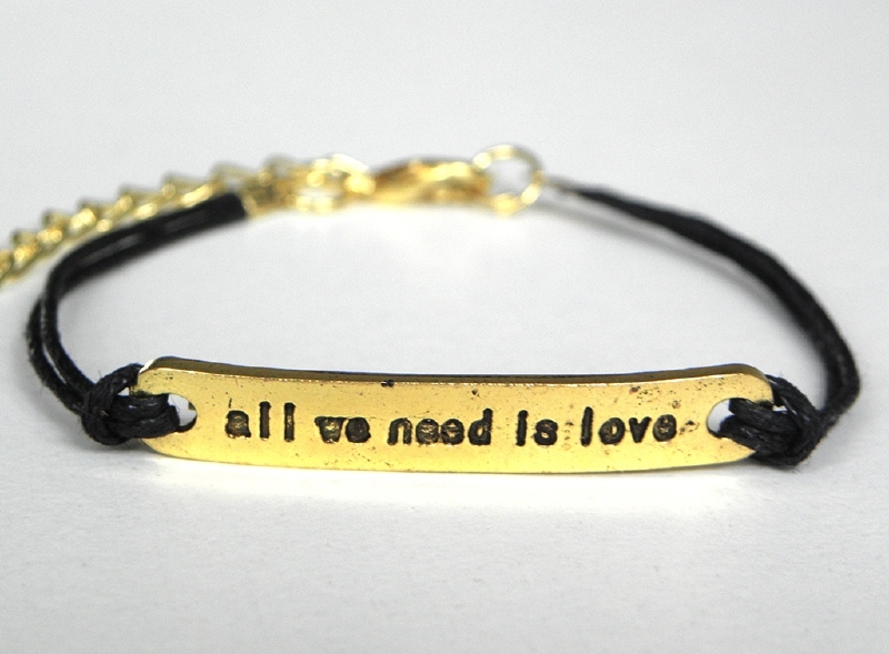 Armband "All We Need Is Love" Goudkleur