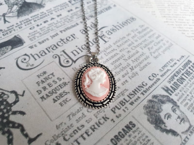 Camee Ketting "Those Were The Days" Roze