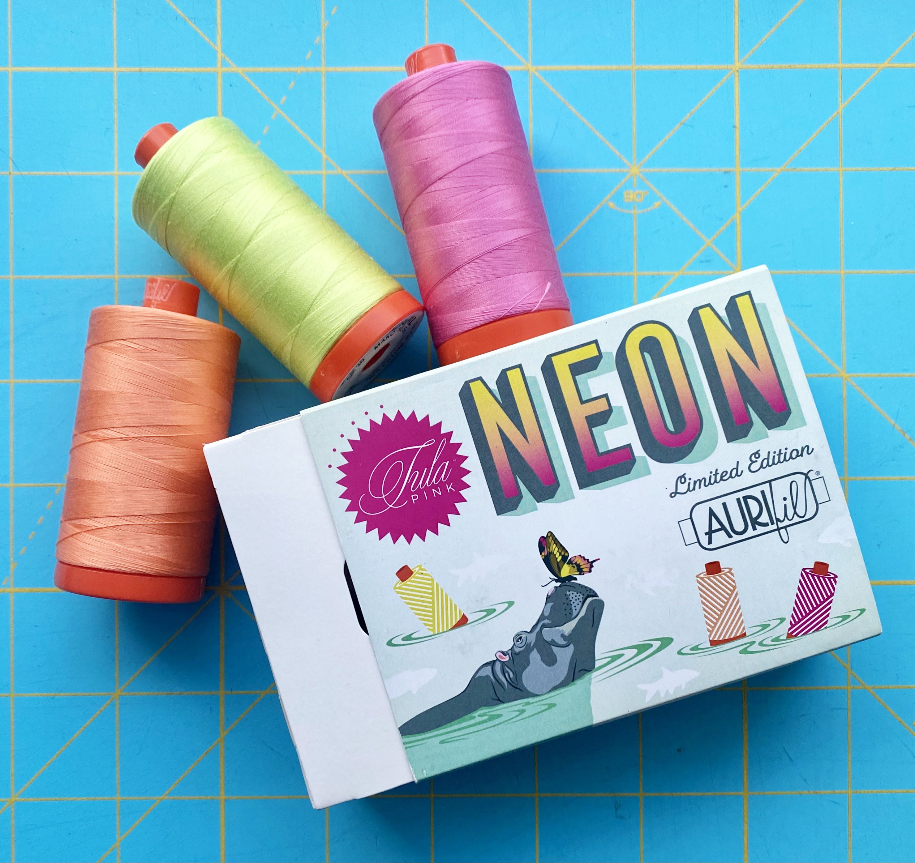 Box minor damage/ Neon - 3 large Spools - 50 wt - TP50EC3 - Aurifil