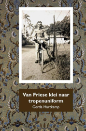 Gerda Hartkamp ; Van Friese klei naar tropenuniform
