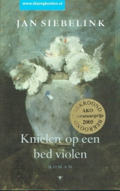 Siebelink, Jan ; Knielen op een bed violen