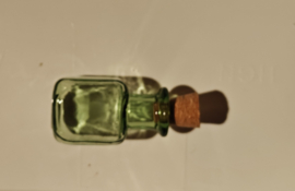 Gekleurd glazen flesje (groen)